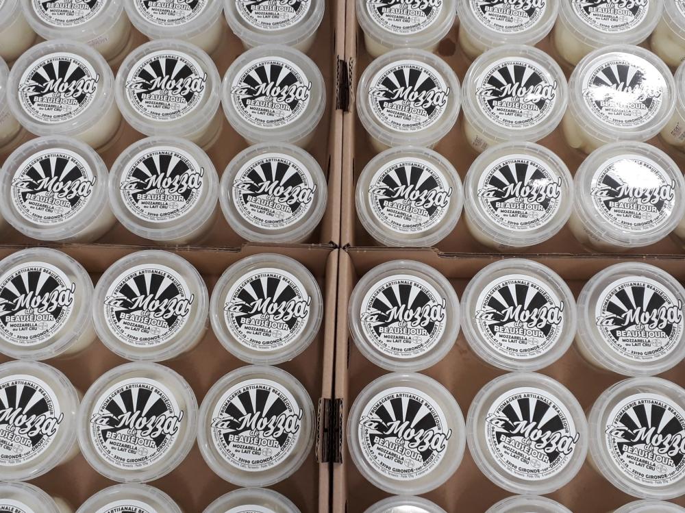 Fabrication artisanale de mozzarella au lait cru